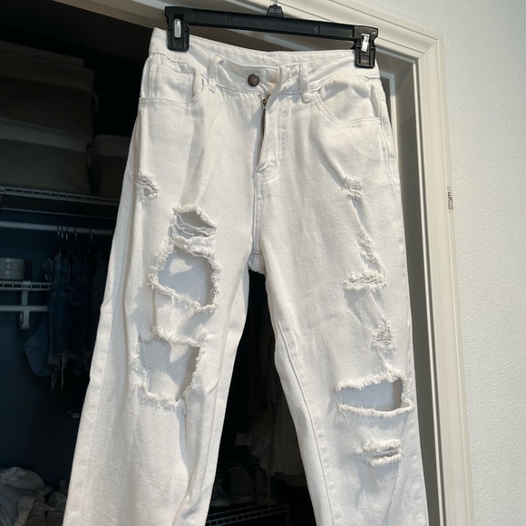 Straight leg white distressed jeans - Picture 2 of 2